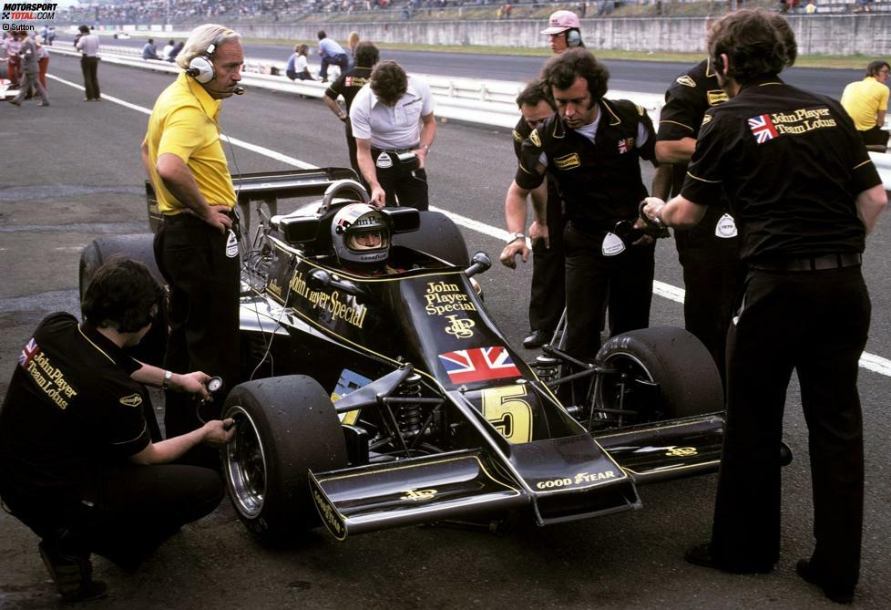 Erst beim Saisonfinale 1976 feiert Mario Andretti in Fuji das Comeback auf der Spitze des Siegertreppchens. Im Folgejahr gibt es immerhin fünf Siege zu feiern.