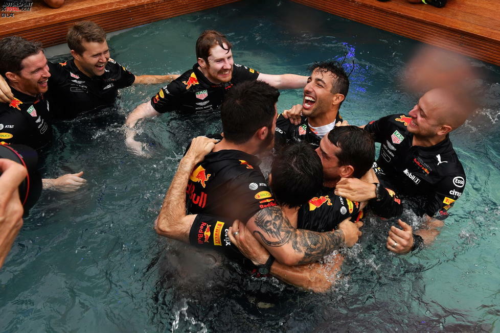 Nach zwei weiteren Jahren bei Toro Rosso wechselt der Australier schließlich zu Red Bull und gewinnt mit den Bullen bis Ende 2018 insgesamt sieben Rennen. 2019 wechselt er zu Renault, zwei Jahre später zu McLaren - wo er in Monza einen weiteren Sieg feiert.