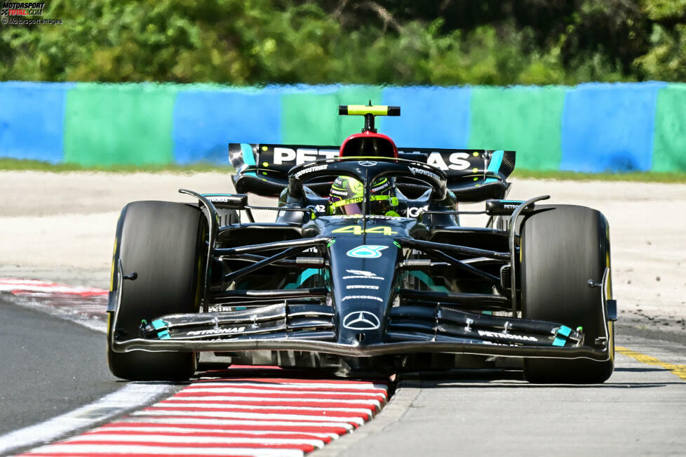 3. Ungarn 2023, Lewis Hamilton vor Max Verstappen - 0,003 Sekunden: Eigentlich dominiert Red Bull die Saison 2023, doch im elften Rennen sorgt Hamilton für die erste Mercedes-Pole des Jahres. Für ihn selbst ist es zudem die erste Pole seit mehr als anderthalb Jahren (Saudi-Arabien 2021)!