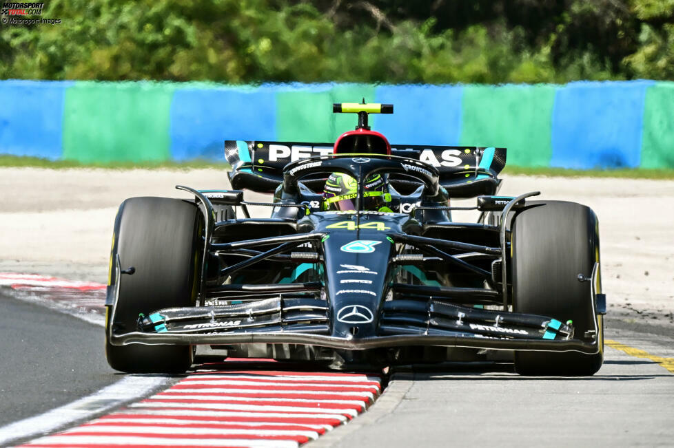 4. Ungarn 2023, Lewis Hamilton vor Max Verstappen - 0,003 Sekunden: Eigentlich dominiert Red Bull die Saison 2023, doch im elften Rennen sorgt Hamilton für die erste Mercedes-Pole des Jahres. Für ihn selbst ist es zudem die erste Pole seit mehr als anderthalb Jahren (Saudi-Arabien 2021)!