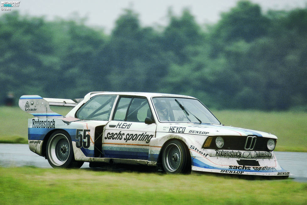 1978 gewinnt Harald Ertl die Deutsche Rennsport-Meisterschaft (DRM) und ist damit erster Titelträger mit einem Turbo-Fahrzeug. Doch zum Feiern steht es Schnitzer nicht: Teamgründer Josef Schnitzer verstirbt im selben Jahr bei einem unverschuldeten Verkehrsunfall auf dem Weg nach Zolder.