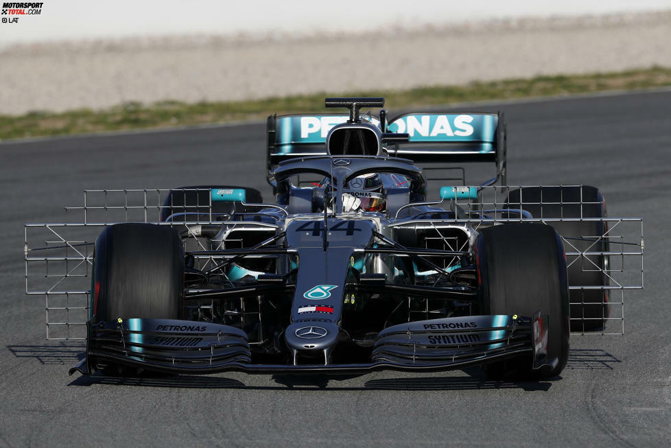 Vieles ist neu am Mercedes W10, der in der zweiten Woche der Formel-1-Wintertests in Barcelona endlich in seiner Melbourne-Version fährt