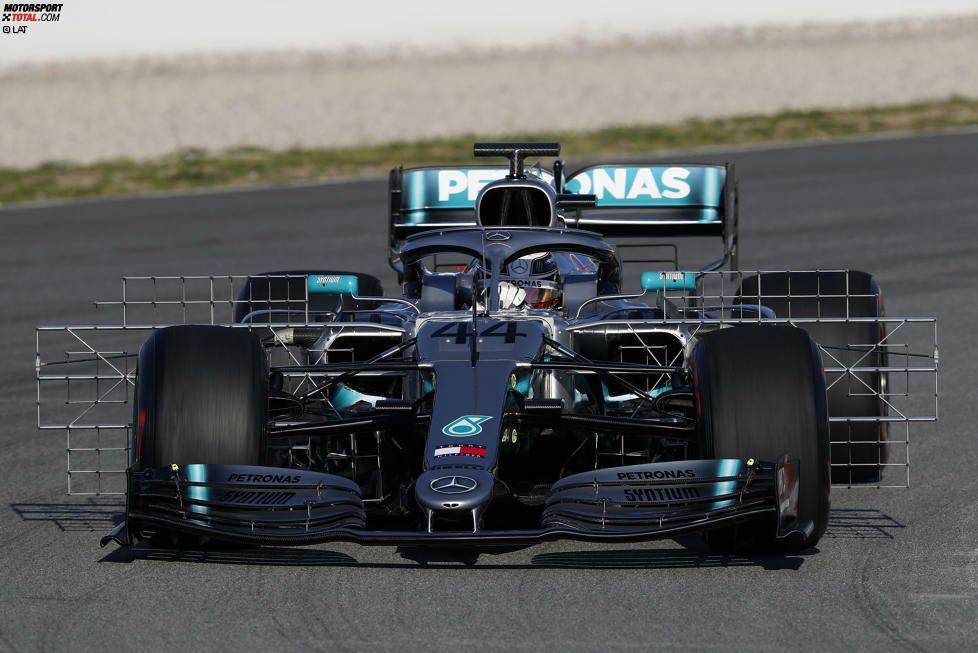 Vieles ist neu am Mercedes W10, der in der zweiten Woche der Formel-1-Wintertests in Barcelona endlich in seiner Melbourne-Version fährt