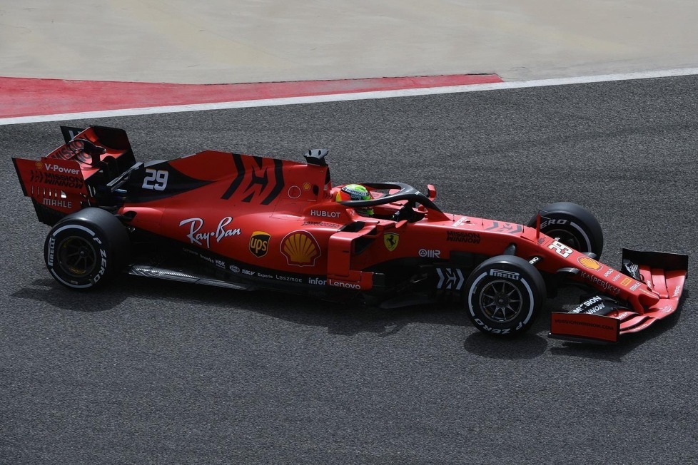 Was für eine Premiere: Mick Schumacher hat bei seinem Testdebüt in der Formel 1 einen Ferrari und einen Alfa Romeo gefahren. Hier sind die schönsten Bilder!