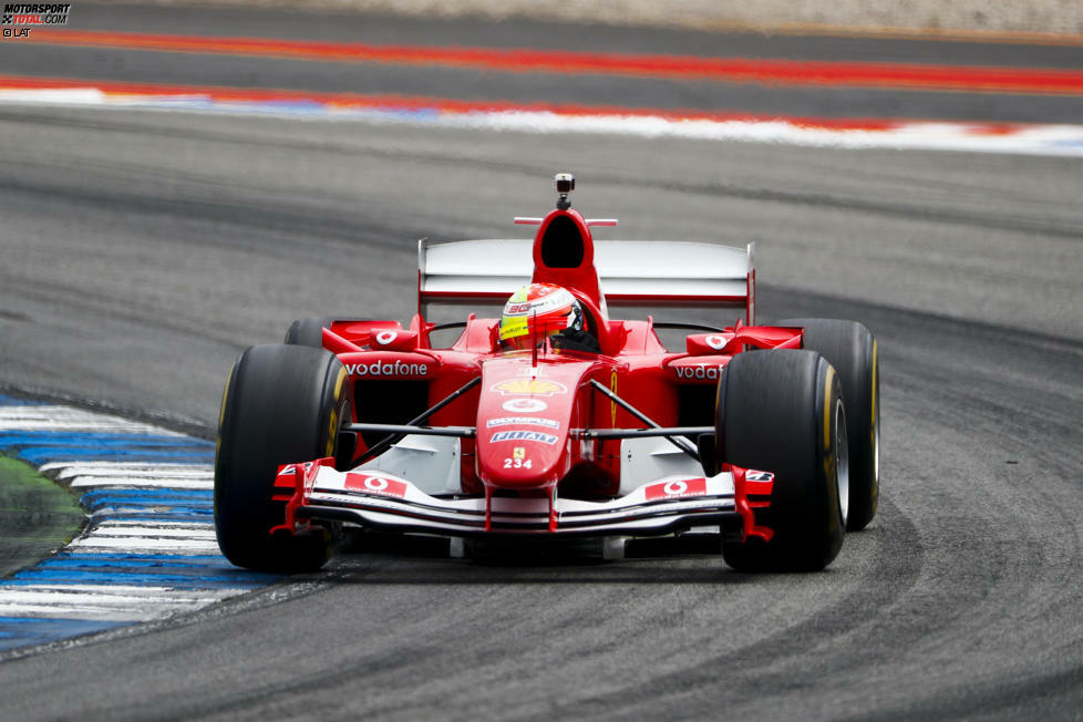 Der F2004 ist das siebte und letzte Weltmeisterauto von Michael Schumacher. Mit diesem Fahrzeug gewann er überlegen die Formel-1-Fahrerwertung 2004.