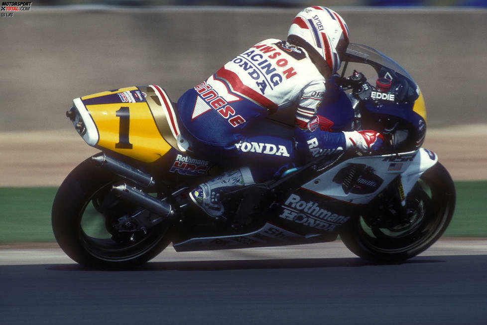Eddie Lawson (USA): Von 1983 bis 1992 war der US-Amerikaner an der Spitze der 500er-Klasse zu finden. Er schaffte es als erster Fahrer, mit zwei Herstellern den WM-Titel zu gewinnen: 1984, 1986 und 1988 auf Yamaha, 1989 auf Honda. Insgesamt gewann er 31 Rennen.