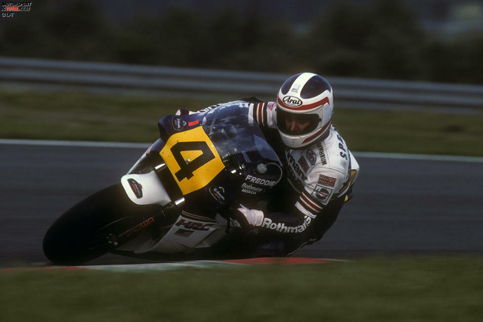 Freddie Spencer (USA): Der MotoGP-Kommissar beeindruckte in den 1980er-Jahren mit seinen Fahrkünsten. Von 1980 bis 1993 war er aktiv, er sicherte sich im Jahr 1985 sowohl den Titel in der mittleren wie auch in der 500er-Klasse. Seine Bilanz: Drei WM-Titel (zwei in der 500er, einer in der 250er) und 27 Siege.