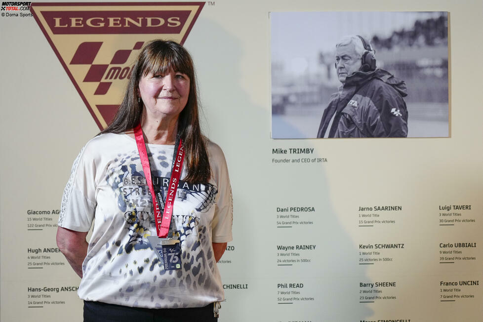 Mike Trimby (Großbritannien): Der im September 2023 verstorbene Gründer der Teamvereinigung IRTA wurde am Silverstone-Wochenende 2024 posthum zur MotoGP-Legende ernannt. Trimby ist der erste Nicht-Fahrer, dem diese Ehre zuteil wird. Die Medaille wurde von seiner Witwe Irene in Empfang genommen.