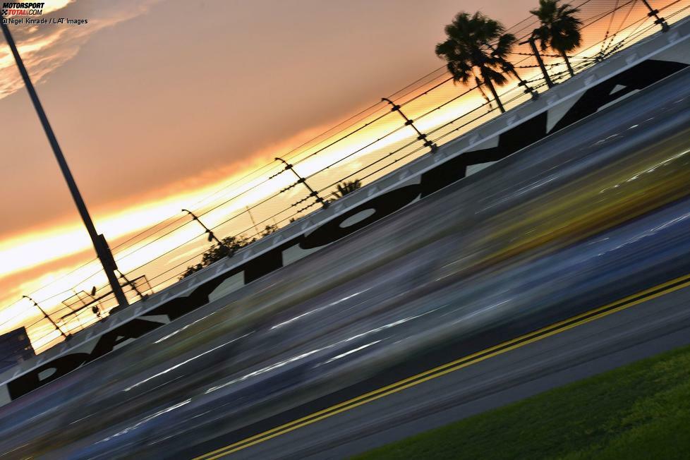 #2: Daytona International Speedway (2,5 Meilen) - 210,364 mph (338,476 km/h) * ohne Restrictor-Plate