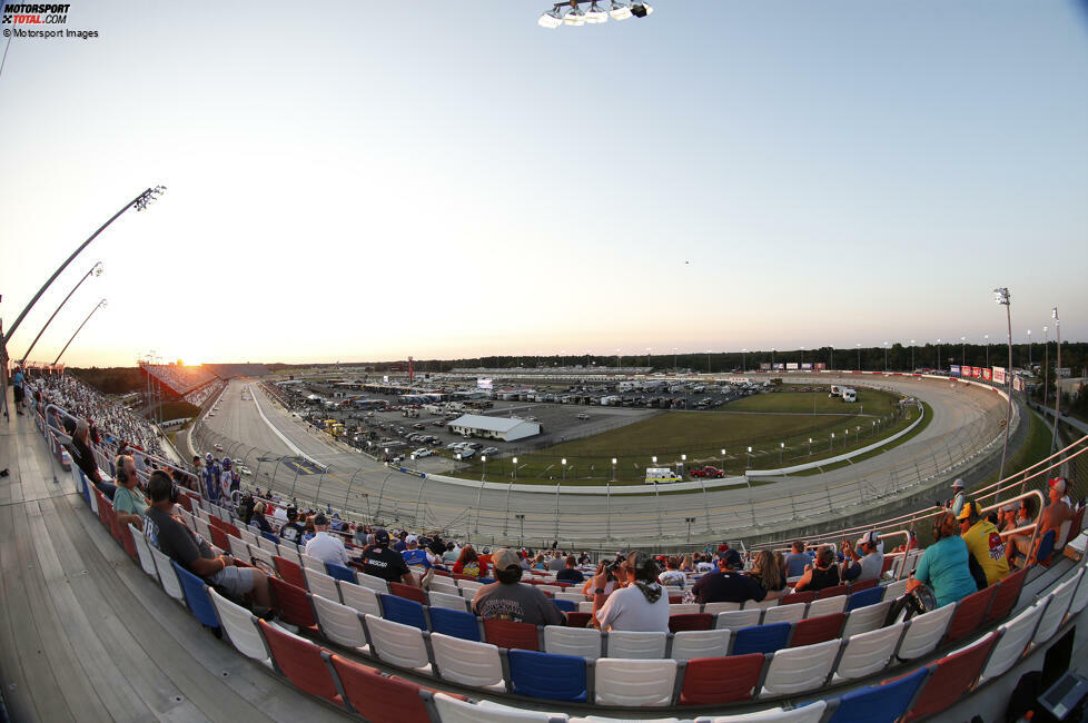 #10: Darlington Raceway (1,366 Meilen) - 184,245 mph (296,450 km/h)