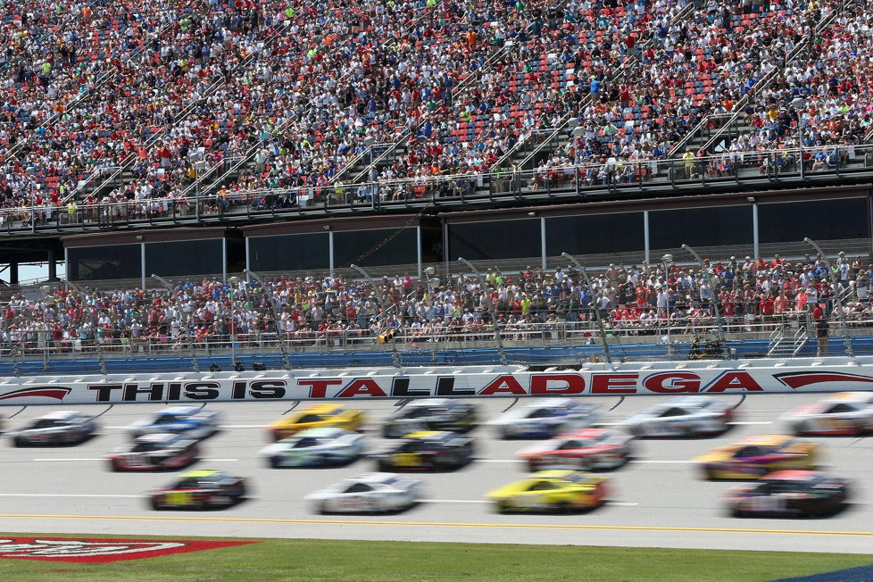 Welche Rennstrecken im aktuellen NASCAR-Kalender sind die schnellsten? Unsere Fotostrecke zeigt die Top 10 mit Streckenrekord und Streckenrekordhalter!