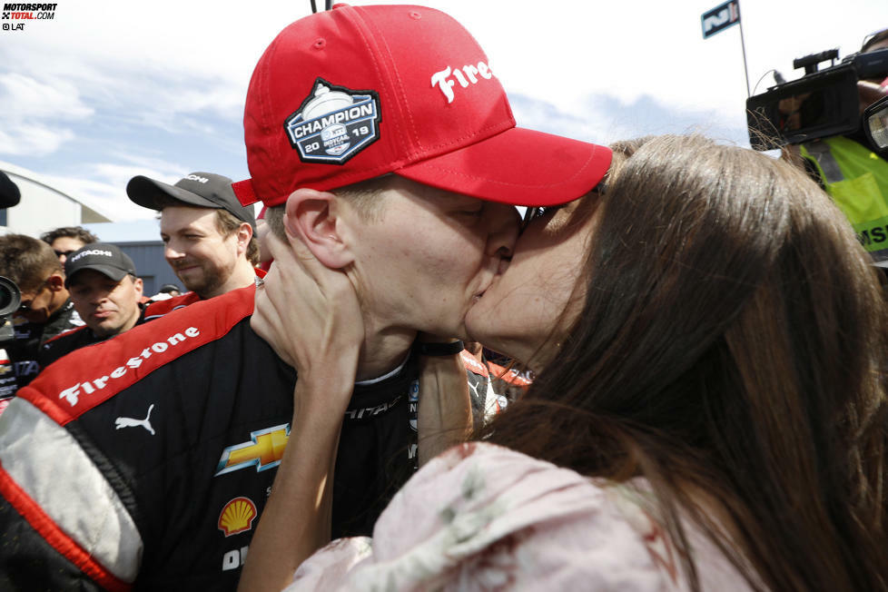 Newgarden fürchtet, dass seine Verlobte es ihm krumm nehmen könnte, dass er beim zweiten Titel geweint hat, nicht aber bei der Verlobung.