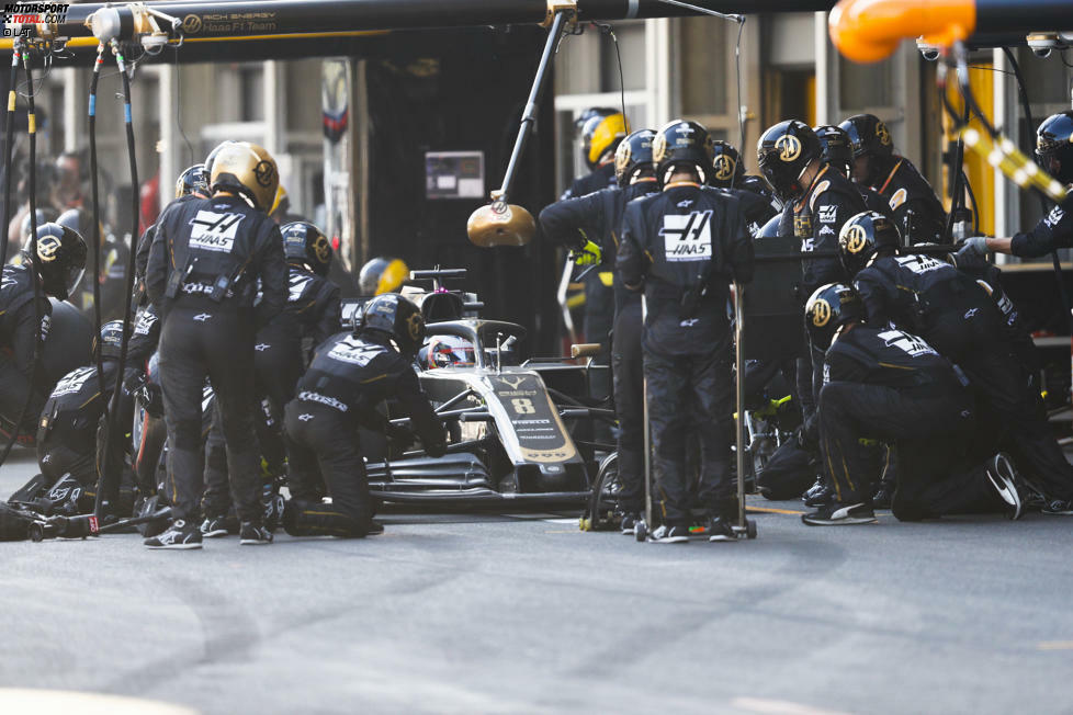 Romain Grosjean (4): Ähnliches Fazit wie bei Hülkenberg. Nicht nur seine Schuld, weil Haas mit den erwarteten Schwierigkeiten zu kämpfen hatte. Trotzdem hat es auch hier der Teamkollege besser hinbekommen. Ausfall ebenfalls nicht seine Schuld, aber auch hier gibt es keinen Anlass, etwas besseres als eine 4 zu geben.