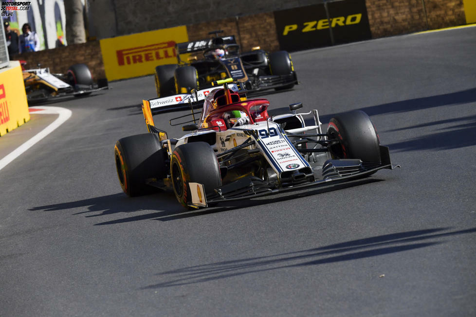 Antonio Giovinazzi (3): Im Qualifying erstmals in Q3 und vor dem Teamkollegen. Brachte ihm leider nichts, weil er wegen einer unverschuldeten Strafe trotzdem nur von Platz 17 starten durfte. Im Rennen dann wieder hinter Räikkönen und ohne Punkte, aber wir erkennen zumindest einen Aufwärtstrend.