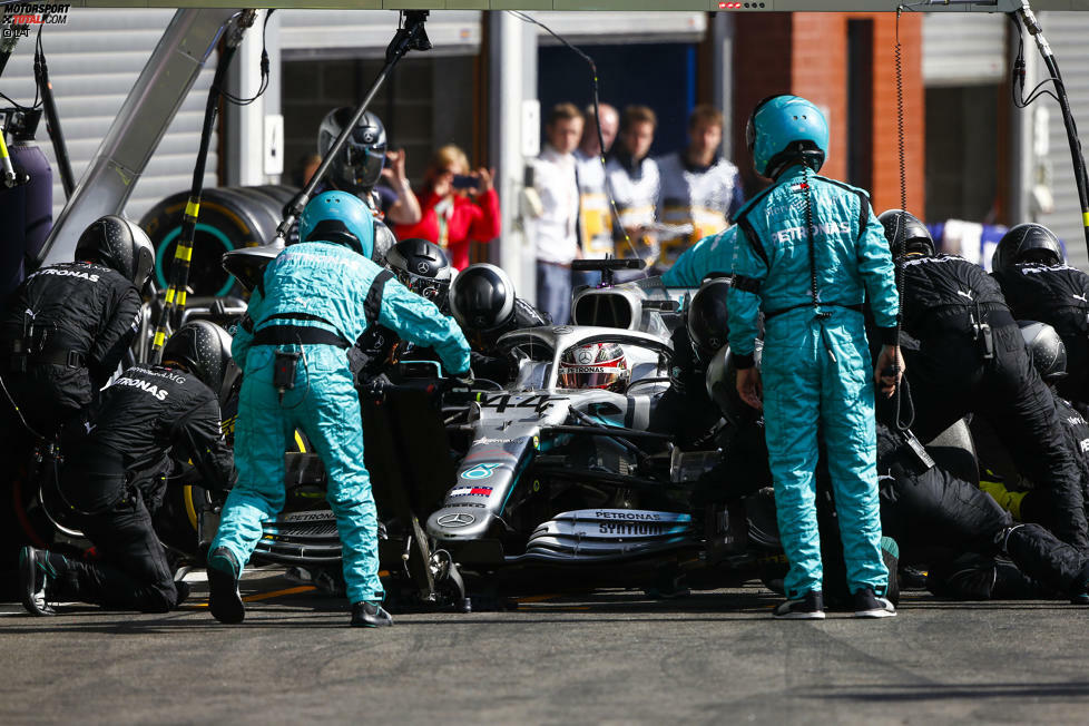 Lewis Hamilton (2): Man kann für so eine Performance (ausgehend davon, dass der Ferrari das schnellere Auto war) auch Note 1 geben. Den Abzug gibt's für den Trainingscrash am Samstagmorgen, der selbstverschuldet war und um ein Haar die Nicht-Teilnahme am Qualifying bedeutet hätte. Glück gehabt!