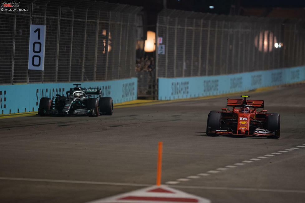 Charles Leclerc (2): Hätte nicht die Strategie das Rennen durcheinandergewirbelt, hätte er in Singapur den Hattrick fixiert. Er war der schnellste Mann des Wochenendes. Aber: Als Vettel einmal in Führung lag, hatte er dem nichts entgegenzusetzen. Und die Nörgeleien am Boxenfunk bringen niemandem was.