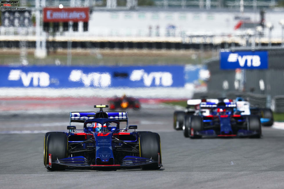 Pierre Gasly (4): Die Toro Rossos sind beim Heimspiel von Kwjat nicht so aufgefallen wie zuletzt. Aber das war aufgrund der Motorenstrafen schon ein bisschen vordefiniert. Wichtiger als Sotschi ist Suzuka. Eine Strecke, auf der Gasly sein Bewerbungsschreiben für Red Bull 2020 einreichen sollte.