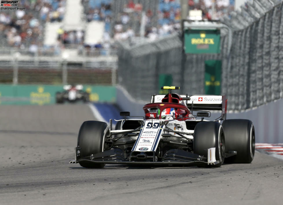 Antonio Giovinazzi (3): Im ersten Moment sah es so aus, als hätte er Grosjean/Ricciardo aus dem Rennen geschubst. Auf den zweiten Blick wird klar: Das war ein Rennunfall. Giovinazzi ist inzwischen beständig gleich schnell wie Räikkönen. Mehr kann man in dieser Phase nicht von ihm erwarten.