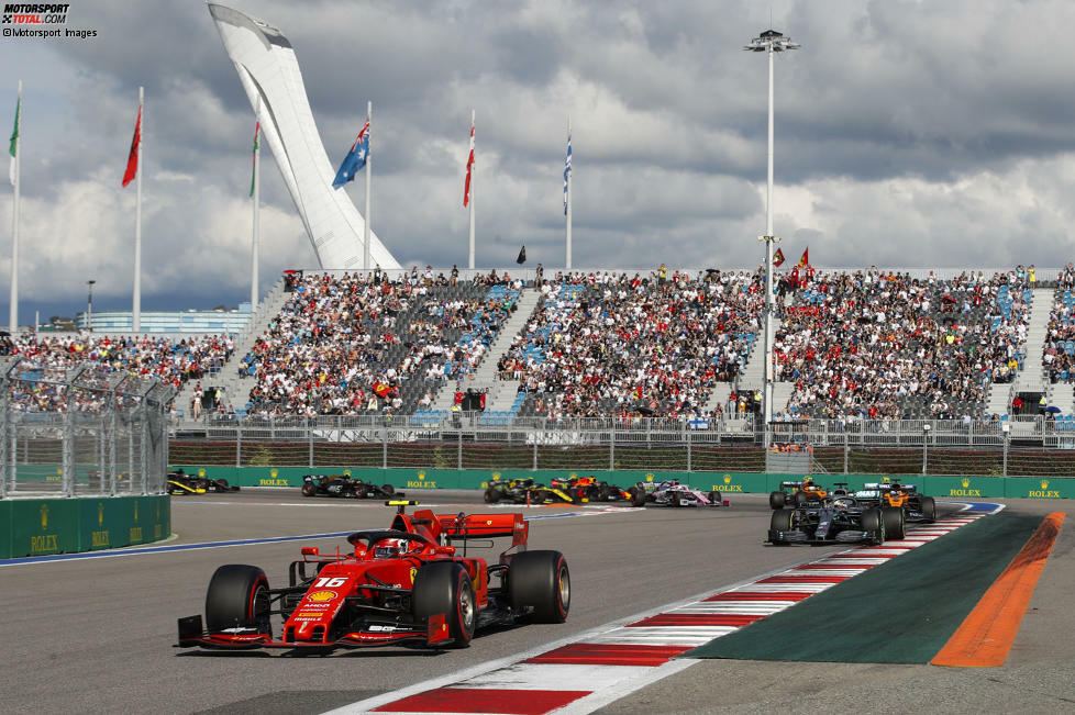 Charles Leclerc (1): Pole-Position, Start (für den Teamkollegen) gewonnen, auf Kurs zum Sieg - und wäre nicht Vettel ausgeschieden, hätte es auch locker gereicht, Mercedes zu schlagen. Leclerc fährt in toller Form. Und ist in dieser der bessere der beiden Ferrari-Fahrer.