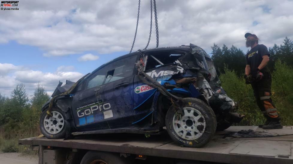 Die Überreste des Ford Fiesta WRC nach dem Testunfall von Hayden Paddon in Finnland.