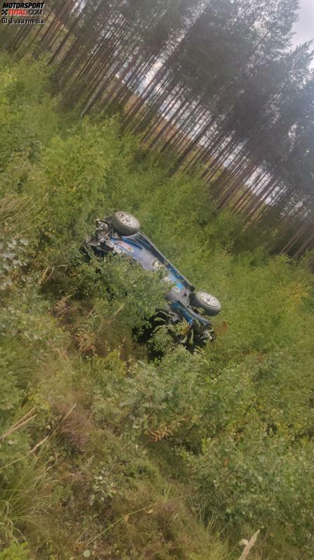 Die Überreste des Ford Fiesta WRC nach dem Testunfall von Hayden Paddon in Finnland.