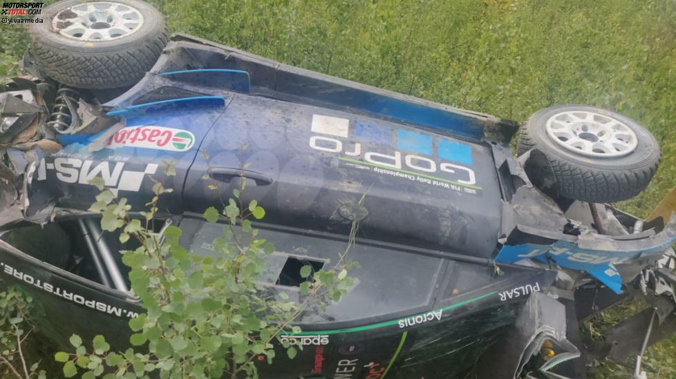 Die Überreste des Ford Fiesta WRC nach dem Testunfall von Hayden Paddon in Finnland.