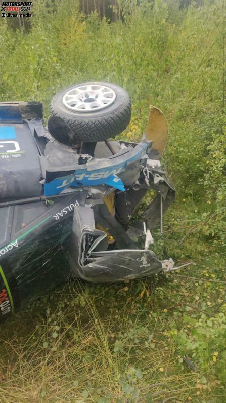 Die Überreste des Ford Fiesta WRC nach dem Testunfall von Hayden Paddon in Finnland.