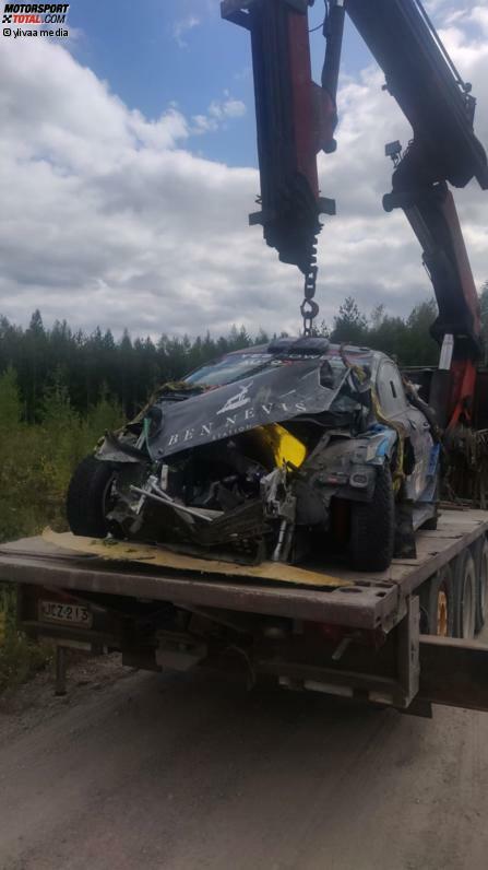 Die Überreste des Ford Fiesta WRC nach dem Testunfall von Hayden Paddon in Finnland.