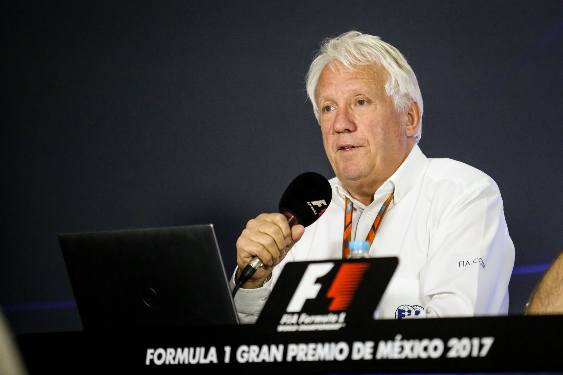 Fotostrecke: Reaktionen auf den Tod von Charlie Whiting Sutton
