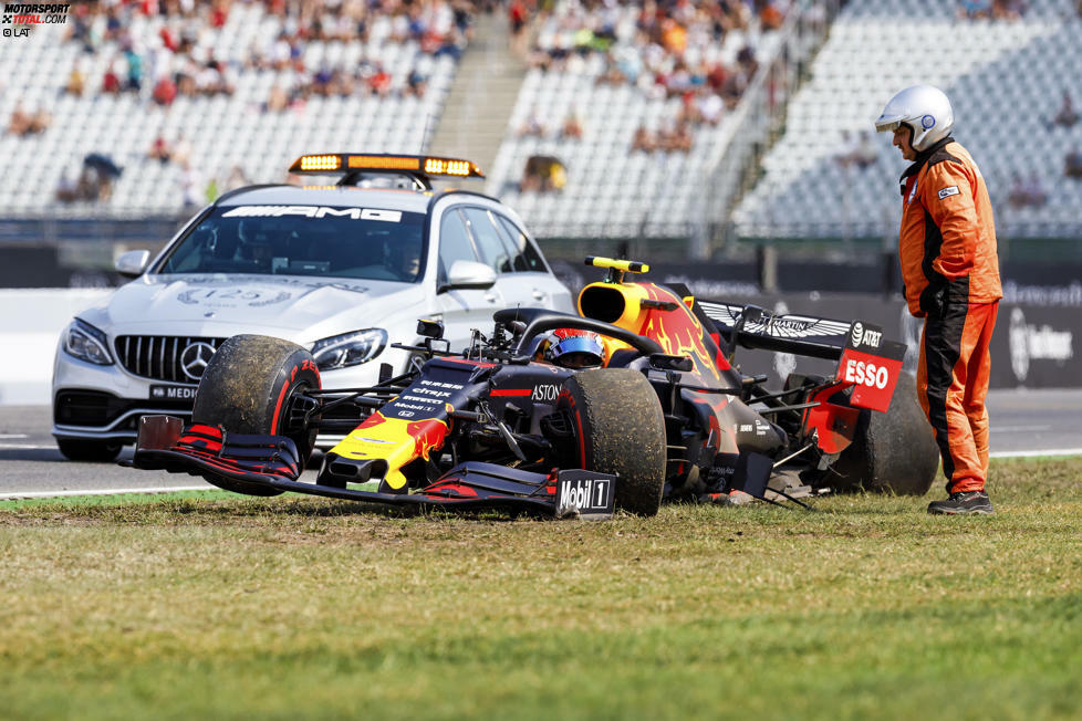 Pierre Gasly (5): Während der Teamkollege gewann, krebste er im Hinterfeld rum und fuhr sogar auf Albon auf. Das ist nicht mit den Bedingungen zu entschuldigen - genauso wenig wie der Unfall am Freitag. Gäbe es probaten Ersatz, wäre er schon längst weg.