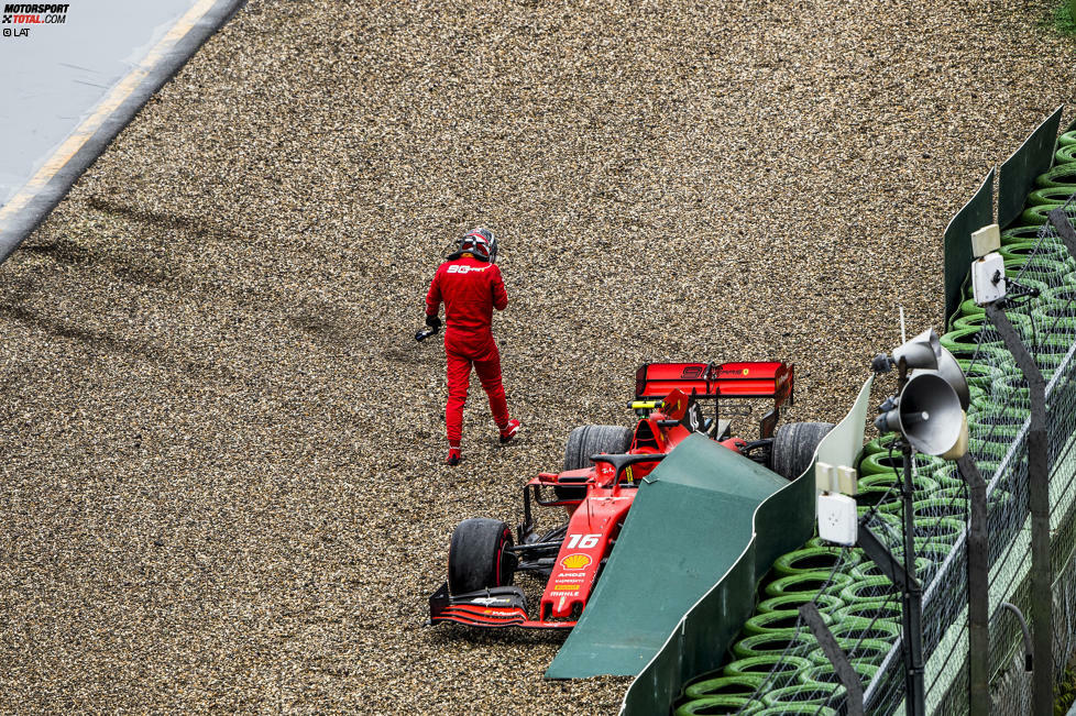 Charles Leclerc (4): Freitag und Samstag eigentlich der schnellste Mann, dann kam der Defekt. Im Rennen gut auf Kurs, bis zum entscheidenden Fehler. Der ist ihm aber vorher schon ein paar Mal an der Stelle passiert. Scheint schnell, aber noch etwas übermütig unterwegs zu sein.