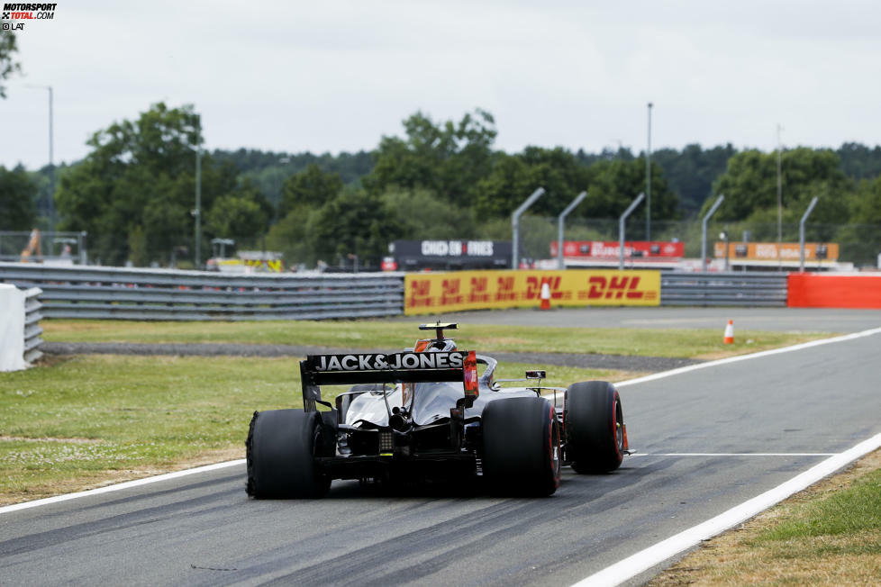 Kevin Magnussen (5): Der Däne fuhr das aktuelle Haas-Auto, das eigentlich schneller sein sollte. War er aber nicht. Genauso, wie man Grosjean für die Berührung kritisieren kann, kann man es auch bei ihm tun: Ausgerechnet gegen den Teamkollegen muss man nicht so draufhalten.