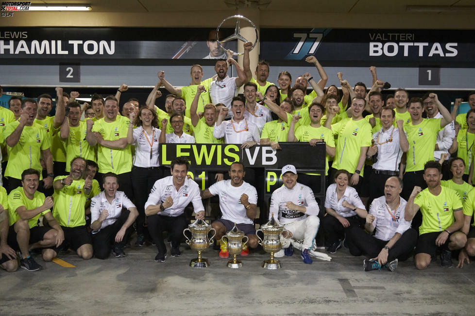 Mercedes schaffte es 2019 als erstes Team der Formel-1-Geschichte, in den ersten vier Rennen einer Saison vier Doppelsiege zu feiern. Das hat jeder Fan der Königsklasse mitbekommen. Es gibt aber noch ein paar andere überraschende Zahlen zum Saisonauftakt 2019, die so wohl nicht jeder auf dem Zettel hat ...