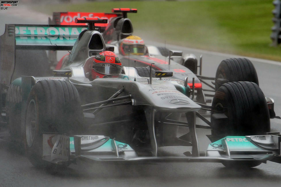 Lewis Hamilton ist bereits jetzt der Pilot mit den meisten WM-Punkten und den meisten Pole-Positions in der Geschichte der Formel 1. Viele Bestmarken hält aber weiterhin Michael Schumacher - noch. Denn in einigen Bereichen könnte Hamilton Schumi in den kommenden Jahren überflügeln ...