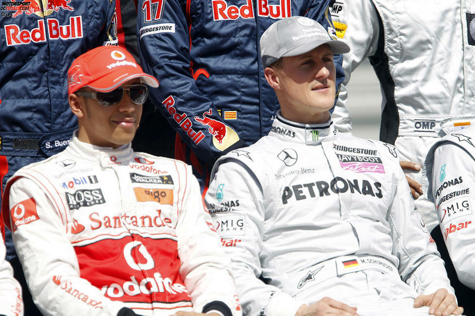Es gibt noch weitere Bestmarken, die Hamilton in den kommenden Jahren brechen könnte. Vieles hängt auch davon ab, wann der Brite seine Karriere beenden wird. So oder so steht aber bereits jetzt fast, dass Schumacher und Hamilton als zwei der größten Fahrer aller Zeiten in die Formel-1-Geschichte eingehen.