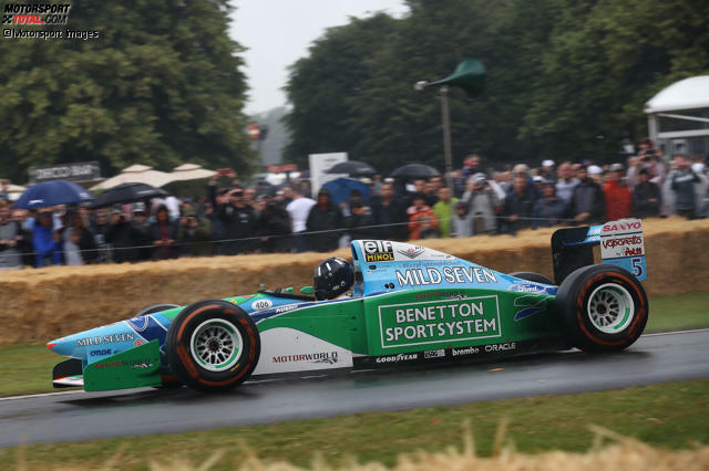 Damon Hill hatte in Goodwood die Ehre, das Weltmeisterauto von Michael Schumacher aus der Saison 1994 zu fahren