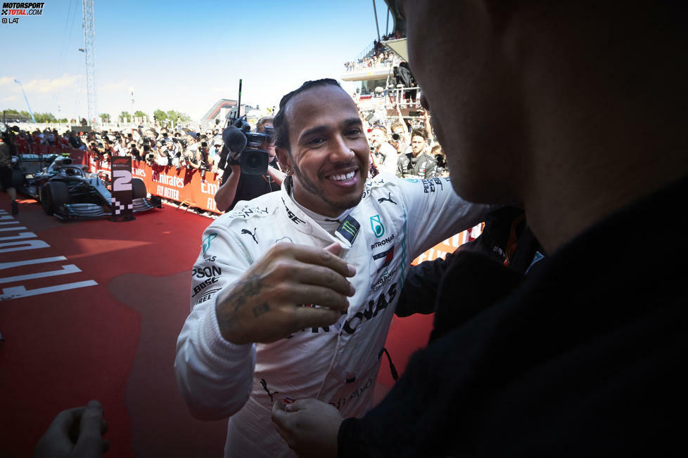 Lewis Hamilton (1): Klar, das Qualifying war nicht seine Sternstunde - Batterieladestand hin oder her. Und am Start war sicher auch ein bisschen Glück dabei. Aber danach hat Hamilton staubtrocken seine Weltmeister-Platte abgespielt und den Sieg nach Hause gebracht. Langsam läuft er wieder zu Höchstform auf.