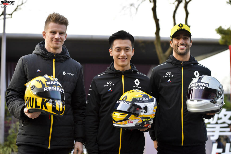 Die Formel-1-Piloten haben sich für das 1.000. Rennen im Rahmen der Formel-1-Weltmeisterschaft etwas ganz Besonderes einfallen lassen. Einige von ihnen fahren in China mit einem speziellen Helmdesign ...