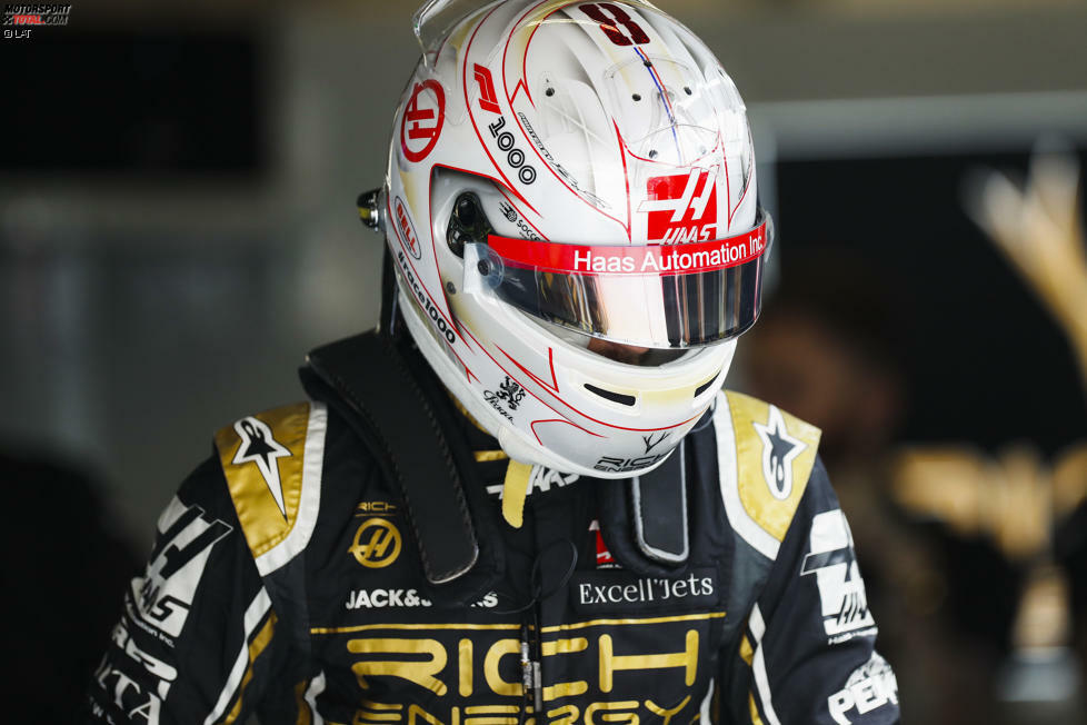 Haas-Pilot Romain Grosjean hat sich ebenfalls für ein Spezialdesign entschieden. Der Franzose fährt in China mit einem schlichten weiß-grauen Helm, mit Gelbstich. Er weicht damit stark von seinem dunklen Grunddesign ab.