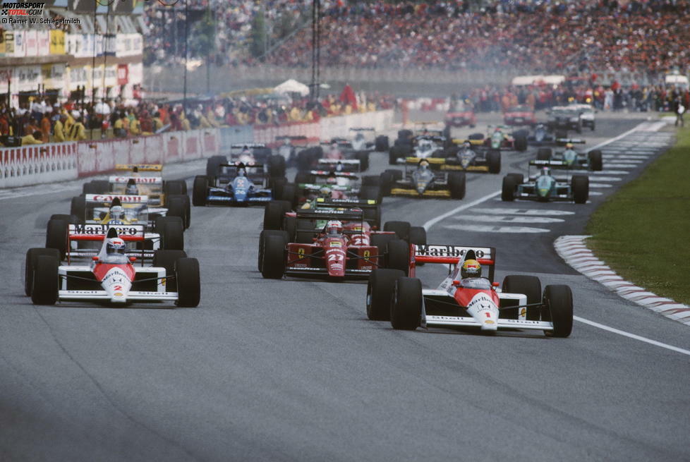 Prost vs. Senna - Wer hat hier wen hintergangen? Zwischen den beiden McLaren-Piloten gibt es 1989 in Imola die Abmachung, dass derjenige, der die erste Kurve gewinnt, auch das Rennen gewinnen darf. Das ist zunächst Senna. Doch nach einem schweren Unfall von Gerhard Berger wird das Rennen abgebrochen.