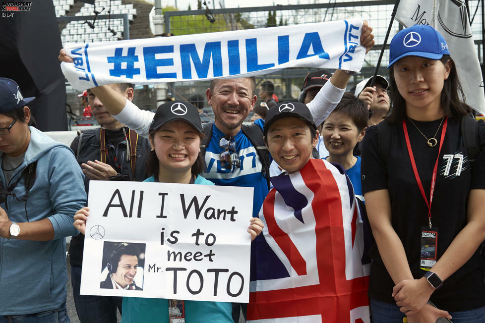 Diese Dame hat einen ganz besonderen Wunsch. Nicht etwa Lewis Hamilton, Sebastian Vettel oder Max Verstappen ist ihr Ziel - sondern Toto Wolff! Mal schauen, ob 