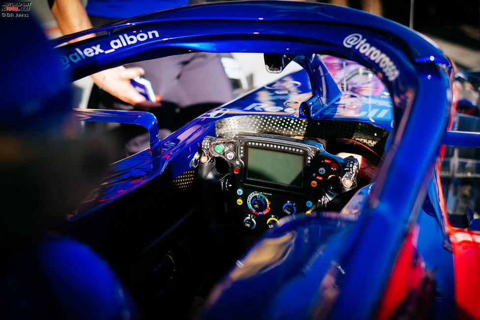 Toro Rosso STR14: Cockpit mit Lenkrad