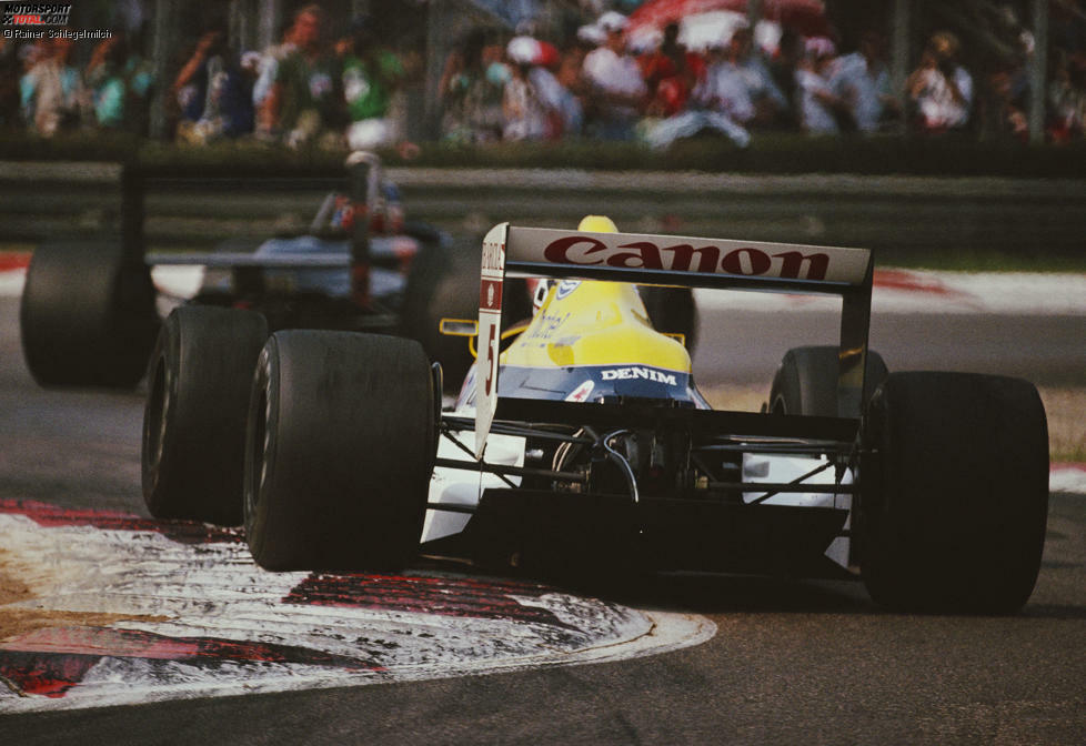 Ohne Honda-Power fährt Williams 1988 mit Judd-Motoren hinterher. Trotzdem schreibt der FW12 Geschichte. Jean Luis Schlesser verhindert mit einer Kollision mit Ayrton Senna in Monza, dass McLaren alle 16 Rennen gewinnt.