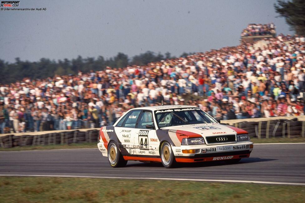 Im Jahr 1990 gewinnt Hans-Joachim Stuck die DTM im Audi. Frank Biela sichert sich im Folgejahr den Titel für die vier Ringe. Die Ingolstädter sind damit die erste Marke, der eine Titelverteidigung in der Deutschen Tourenwagen-Meisterschaft gelingt. Im Jahr 1992 muss Audi jedoch einige Kilos ins Auto laden.