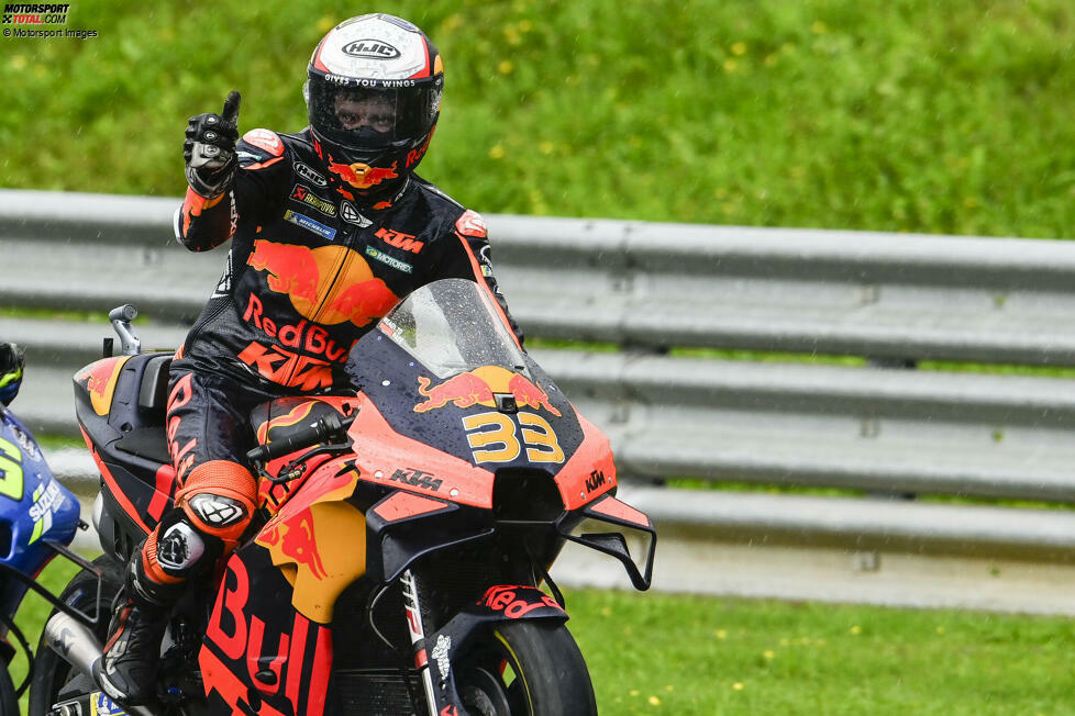 Im Jahr 2021 umfasst die MotoGP-Saison 18 Rennen und wieder schafft Binder einen Sieg. Beim Grand Prix von Österreich in Spielberg, dem Heimrennen von KTM, gewinnt er mit Slicks im Regen.