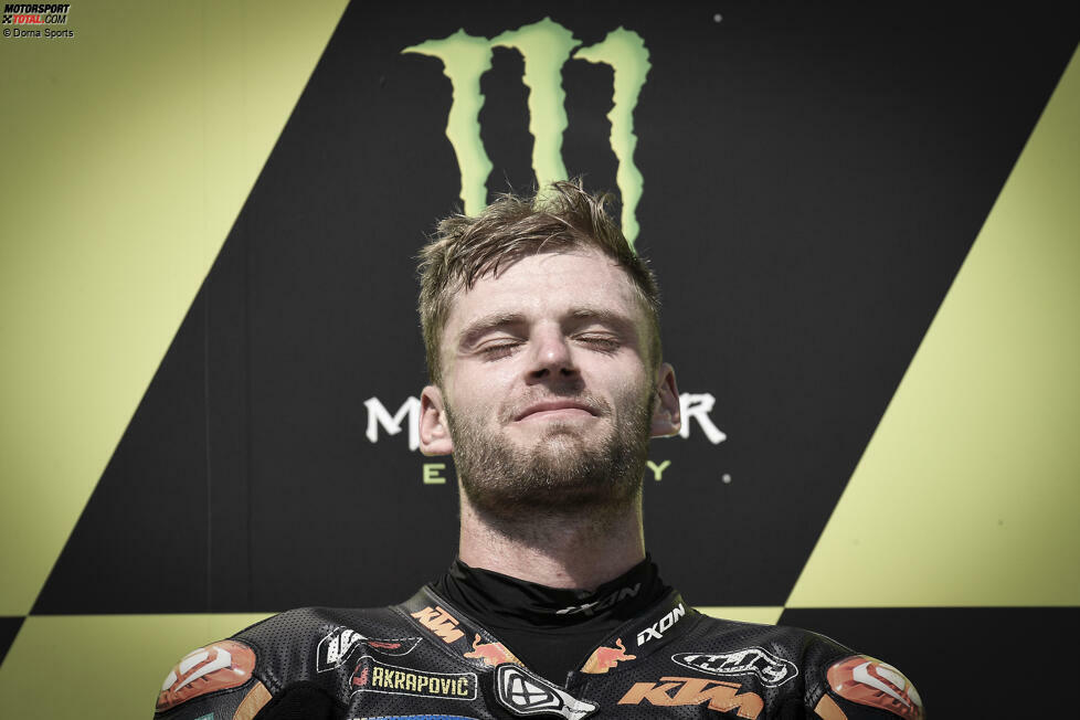 Brad Binder wird am 11. August 1995 in Potchefstroom (Südafrika) geboren und legt schon bald einen rasanten Aufstieg hin. In der Moto3-Klasse wird er souverän Weltmeister. In der MotoGP-Klasse erobert er den historisch ersten Sieg für KTM.