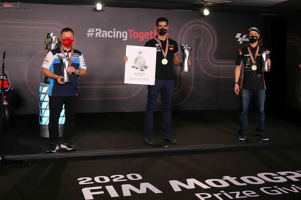MotoE Top 3 (von links nach rechts): Fausto Gresini (statt Matteo Ferrari auf der Bühne), Cupsieger Jordi Torres und Dominique Aegerter.