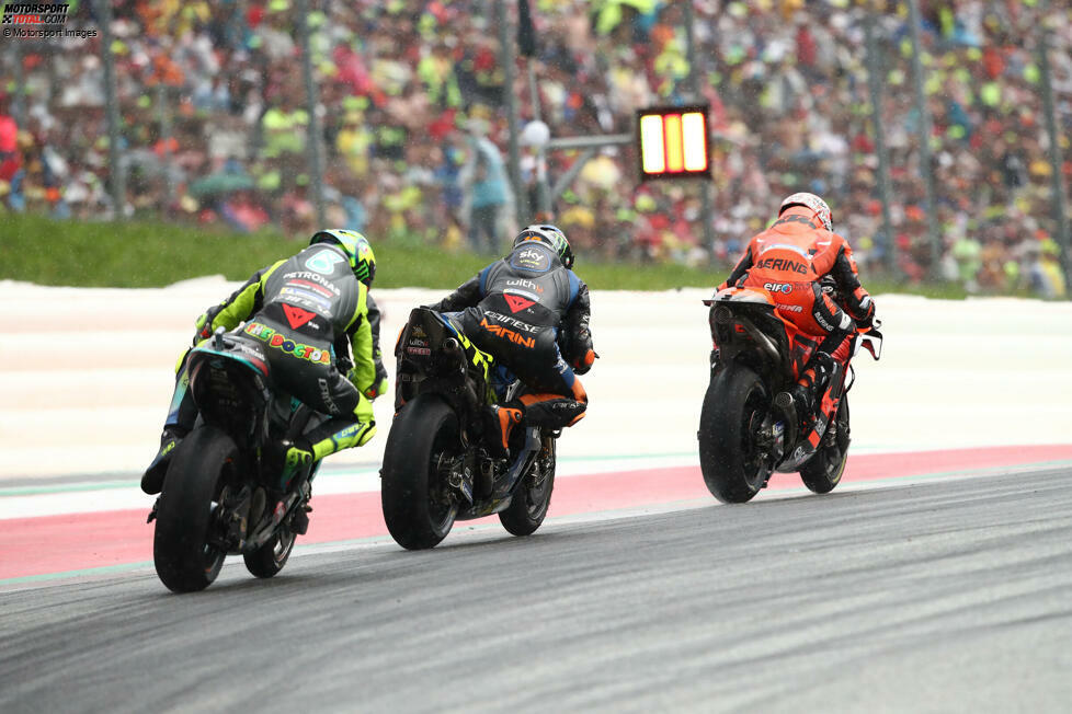 Ihr bestes Saisonergebnis erzielen beide - sowohl Marini als auch Rossi - beim Grand Prix von Österreich in Spielberg, wo es gegen Rennende zu regnen beginnt. Beide bleiben mit Slicks auf der Strecke. Das zahlt sich aus. Marini wird Fünfter, Rossi Achter.