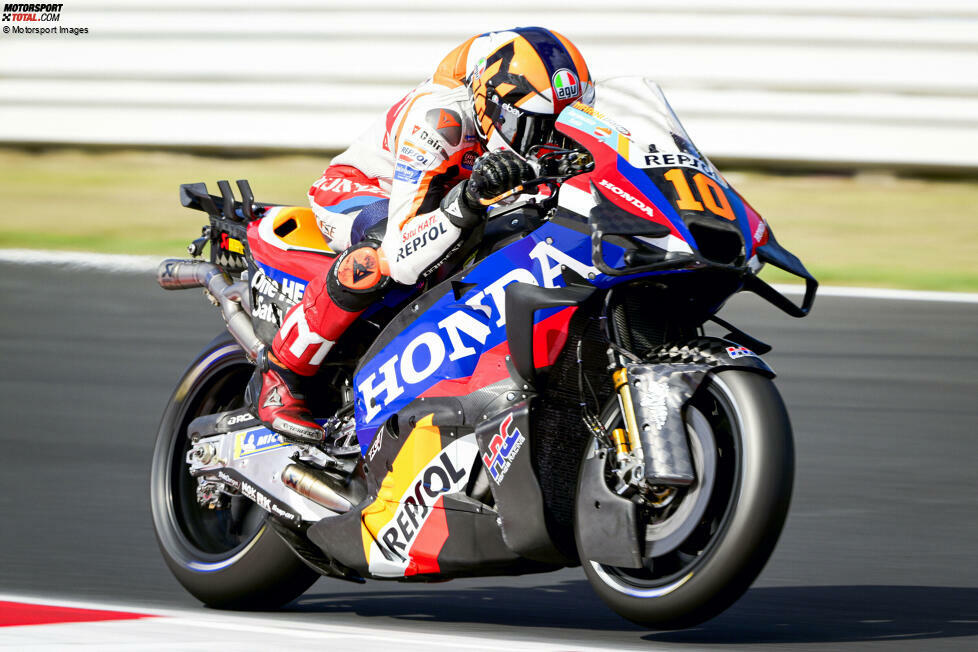 Marinis erstes Honda-Jahr aber verläuft extrem zäh. Mit der RC213V schafft er es kein einziges Mal in die Top 10. Er ist im Verlauf der Saison 2024 zwar derjenige MotoGP-Stammfahrer mit den wenigsten Stürzen, aber auch mit den wenigsten WM-Punkten.