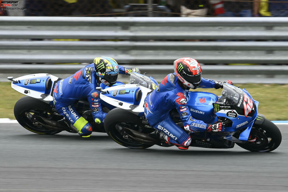 2022 aber fährt Mir im Schatten von Rins. Während Rins in Suzukis letzter MotoGP-Saison zwei Siege gelingen, darunter beim Abschiedsrennen, kommt Mir kein einziges Mal auf das Podium.